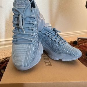 Steve Madden Maxima Baby Blue Multi Size 8 NWT